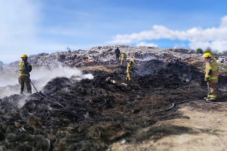 Apoya Dirección de Seguridad Pública de Huamantla a sofocar incendio en el relleno sanitario de Benito Juárez
